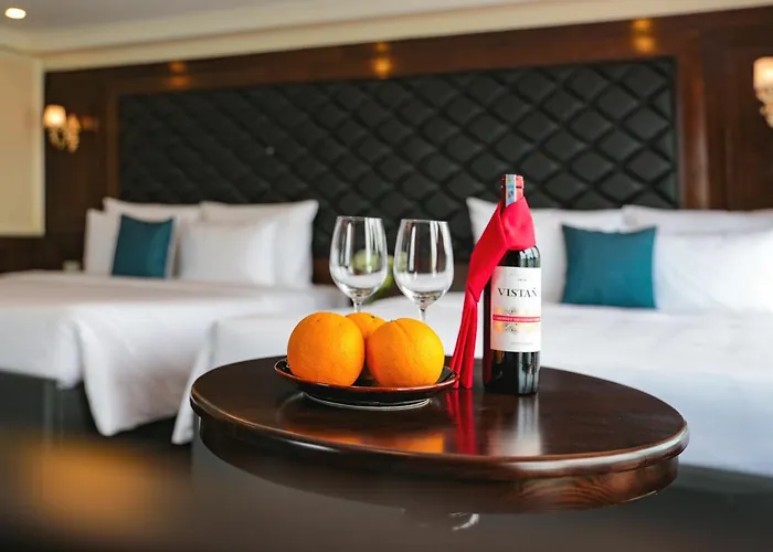 Midori Preminum Cruise In Bay Botel Ha Long